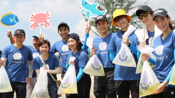 ผู้บริหาร-นักแสดง ช่อง 3 อาสาทำดี คืนความสมบูรณ์สู่ทะเลไทย ที่หาดแสงจันทร์ จ.ระยอง