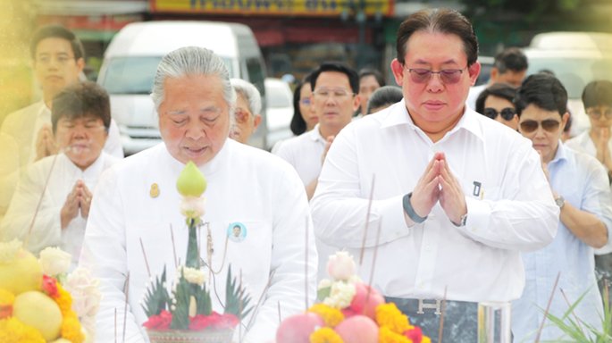 คณะผู้บริหาร-นักแสดงช่อง 3 จัดบวงสรวงสมเด็จพระเจ้าตากสินมหาราช และ องค์พระพิฆเนศ