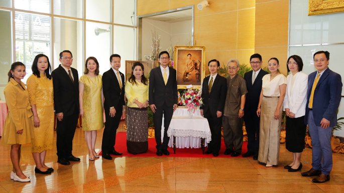 คณะผู้บริหารร่วมลงนามถวายพระพร เจ้าฟ้าหญิงจุฬาภรณ์ฯ และ พระองค์โสมฯ