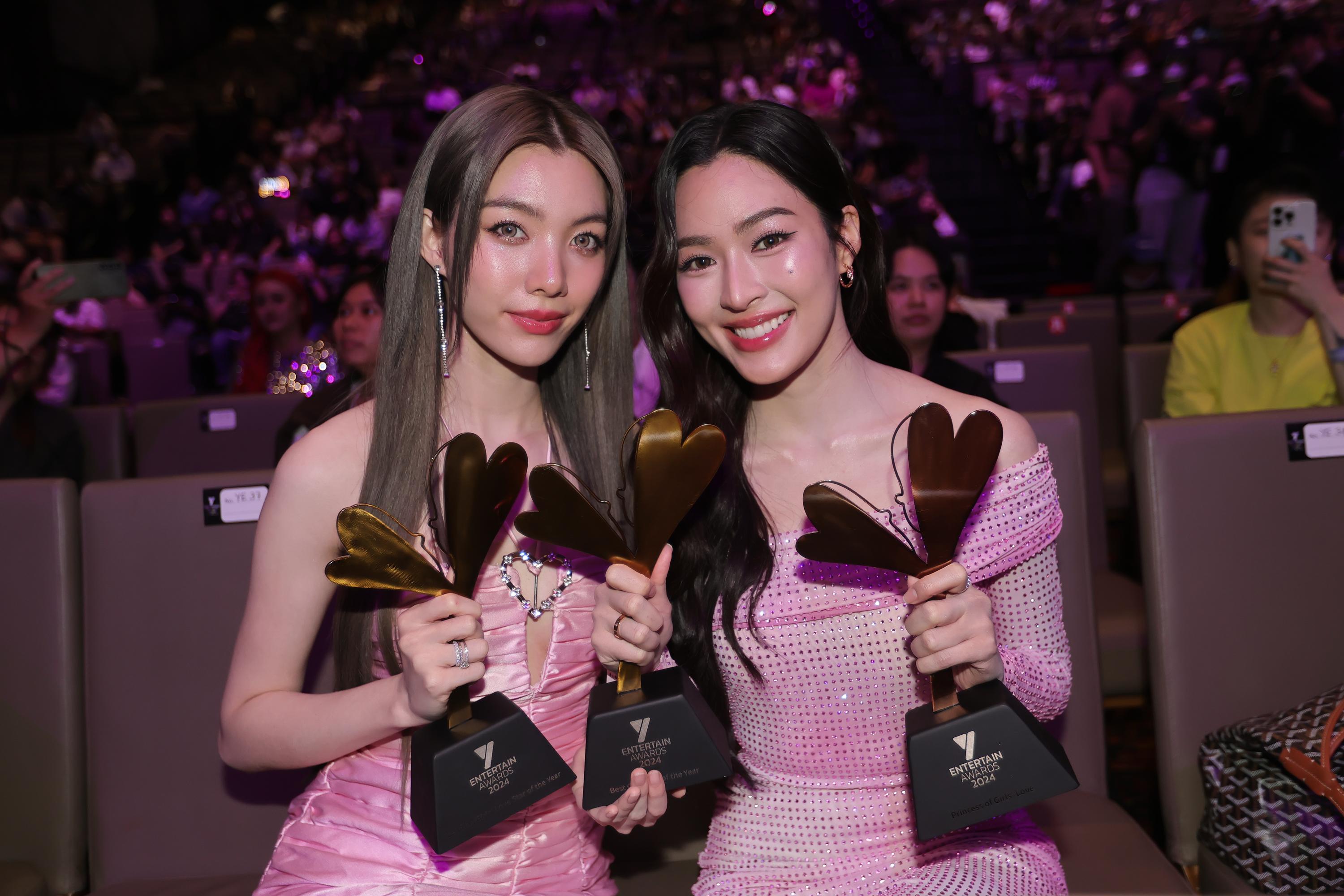 ที่สุดแห่งปี!! “หลิงหลิง - ออม” ควงคู่รับ 3 รางวัลจากงาน “Y Entertain Awards 2024”
